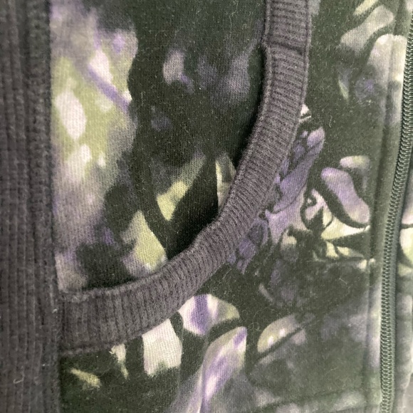 LULULEMON sweatshirt with hood. - Picture 4 of 6